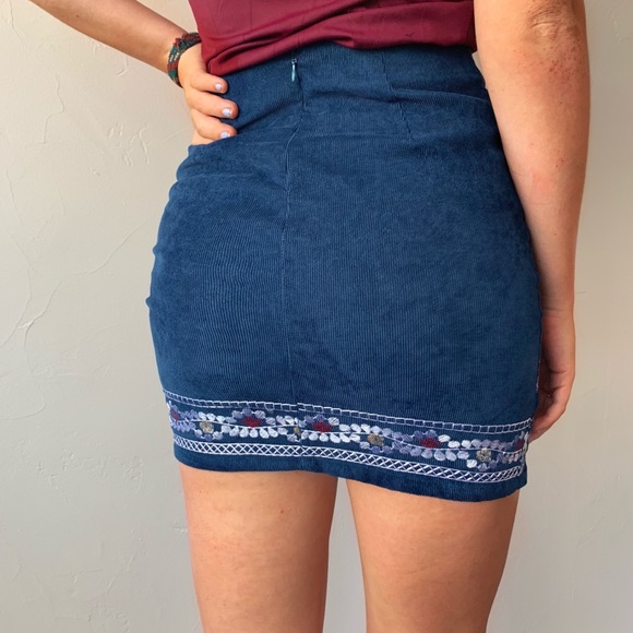 Embroidered skirt - Picture 2 of 3